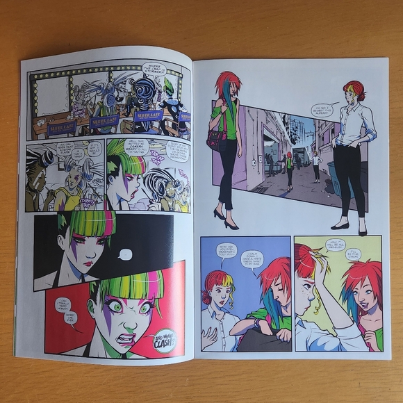 Jem and the Holograms #3, #4 - Comic Books (Lot of 2)  - Picture 12 of 14